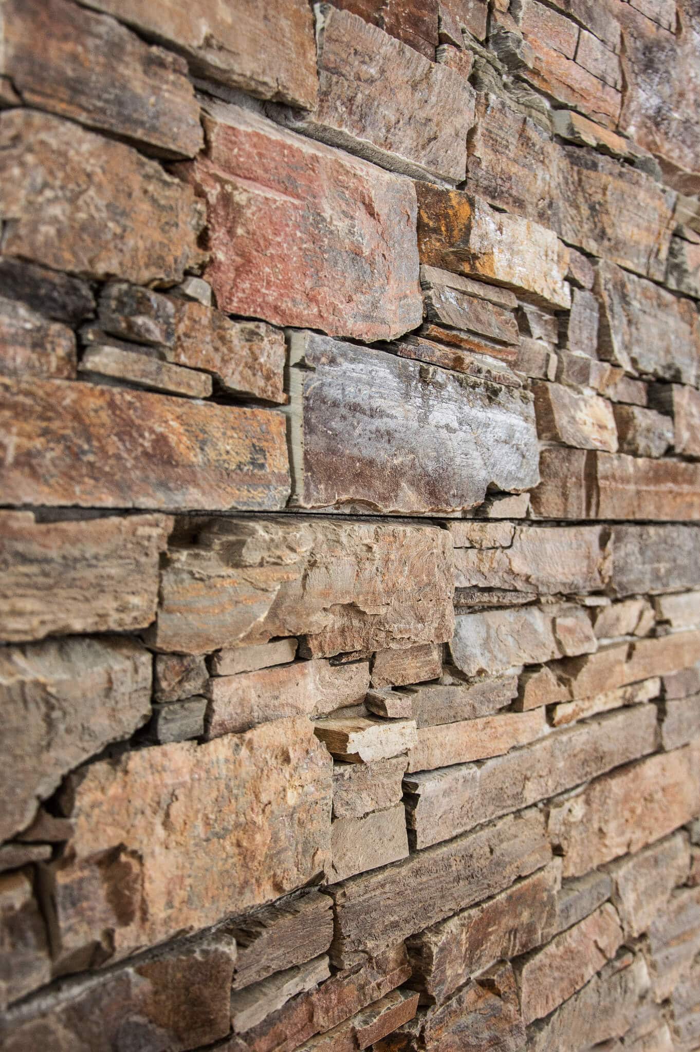 Naturstein Schiefer Wallstones Wellington Wandverblender Interlog Paneele bruchrau