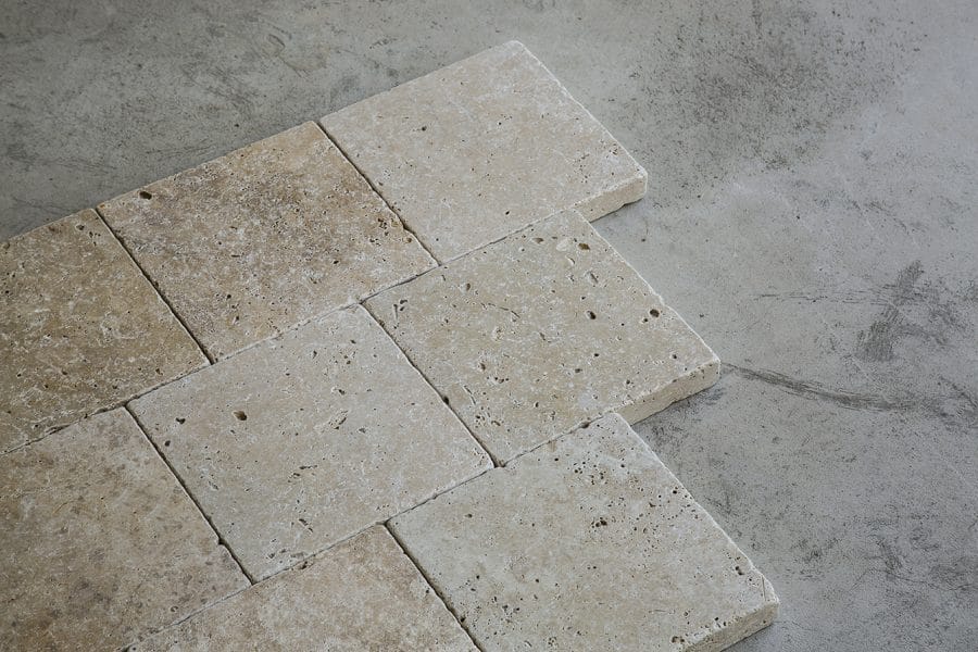 Naturstein Travertin Tuscany Beige Terassenplatten 20x20-30x30 cm getrommelt