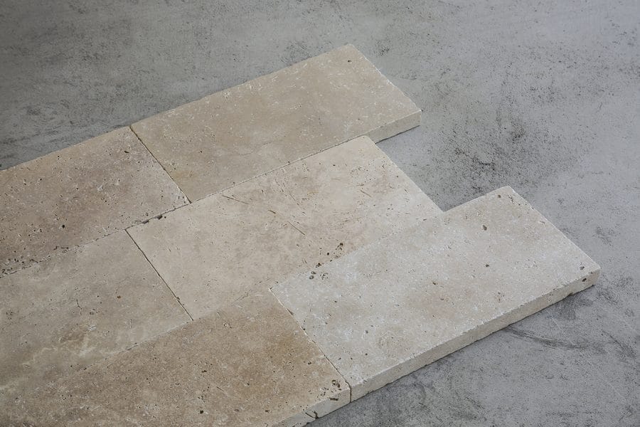 Naturstein Travertin Tuscany Beige Terassenplatten 40x20-50x25 cm getrommelt
