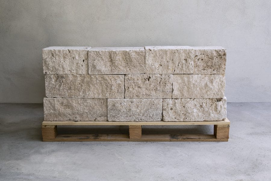 Naturstein Travertin Tuscany Beige Mauersteine 15 cm Schichthöhe gesägt und getrommelt